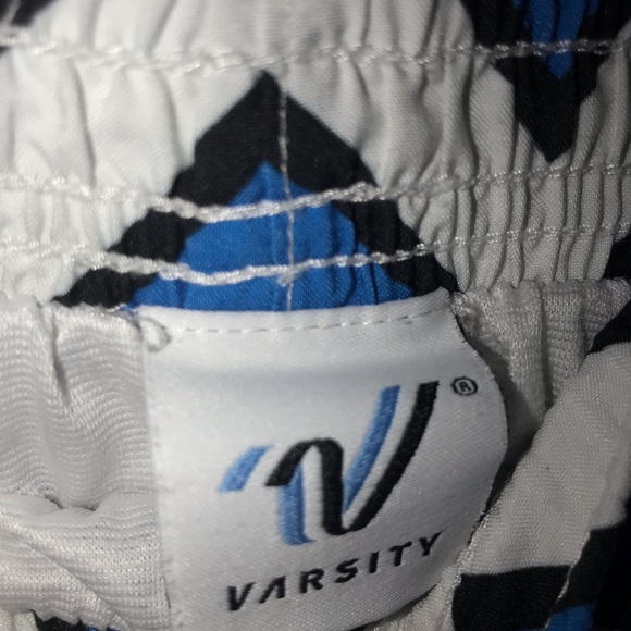 Varsity cheer shorts blue chevron YM - Picture 4 of 5